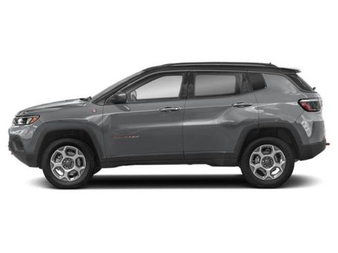 Used 2022 Jeep Compass Trailhawk w/ Trailhawk Convenience Group AWD/4WD image 3