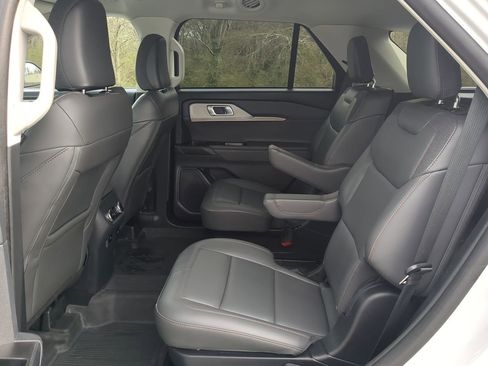 Certified 2025 Ford Explorer Active w/ Active Comfort Package image 12