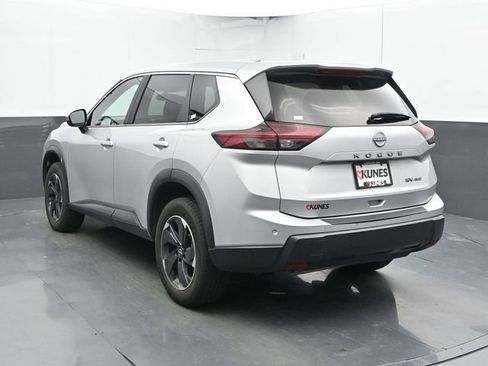 Used 2024 Nissan Rogue SV AWD/4WD image 11
