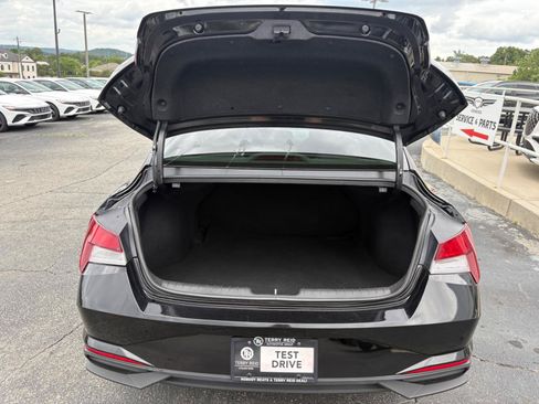 Used 2022 Hyundai Elantra SEL FWD image 9