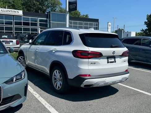 Used 2022 BMW X5 xDrive40i w/ Executive Package AWD/4WD image 2