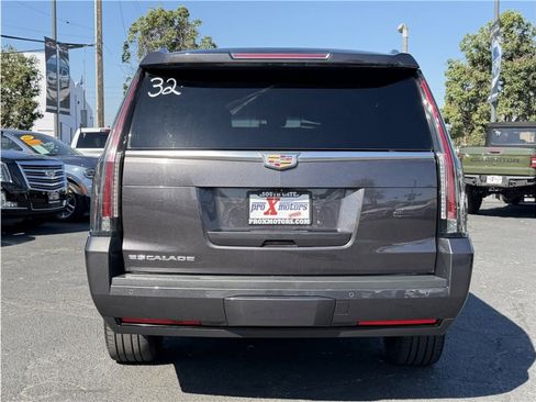 Used 2017 Cadillac Escalade ESV Luxury image 5