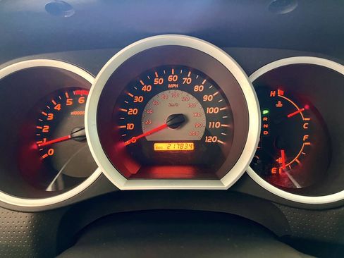 Used 2010 Toyota Tacoma 2WD Access Cab image 10