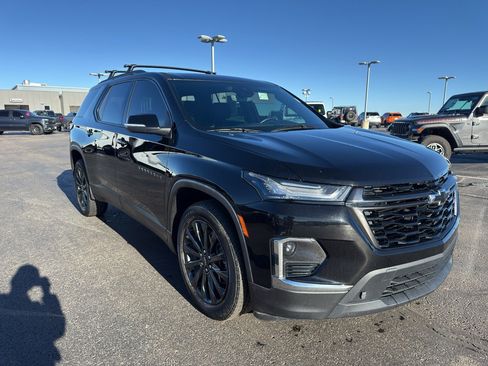 Used 2023 Chevrolet Traverse RS image 3