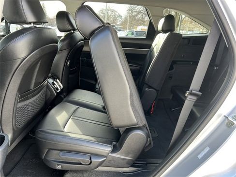 Used 2022 Kia Sorento S w/ Panoramic Sunroof Package image 6