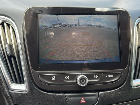 Used 2018 Chevrolet Malibu LT w/ True North Edition FWD image 22