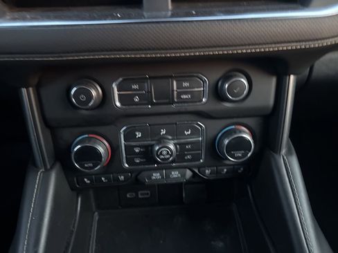 Used 2023 Chevrolet Suburban Premier image 7