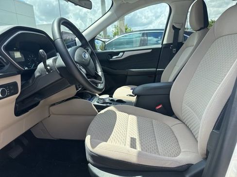 Used 2021 Ford Escape SE w/ SE Sport Appearance Package FWD image 2