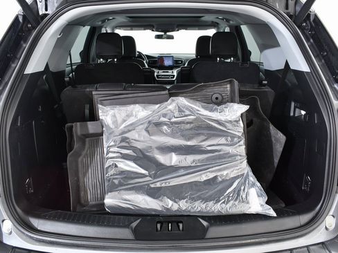 Used 2022 Ford Explorer XLT w/ Equipment Group 202A image 21