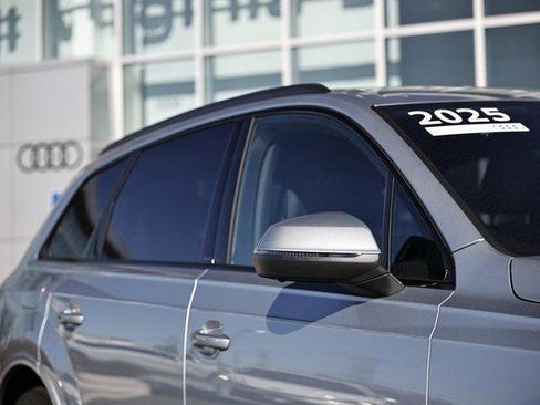 Certified 2025 Audi Q7 2.0T Premium Plus w/ Premium Plus Package image 3