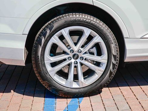 Certified 2025 Audi Q7 3.0T Premium Plus w/ Premium Plus Package image 10