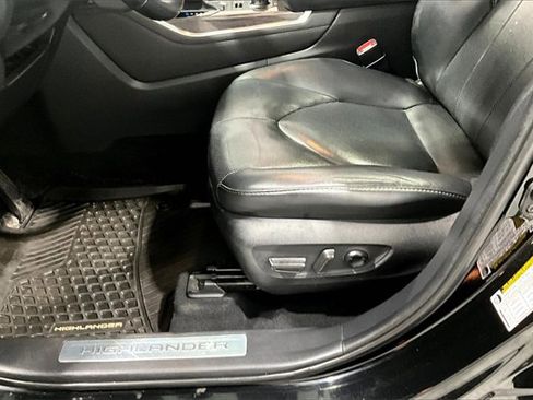 Used 2020 Toyota Highlander Limited image 19
