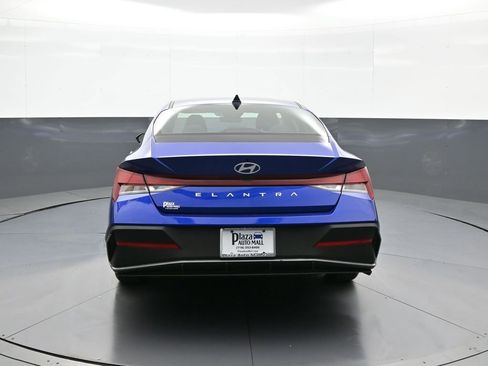 Used 2025 Hyundai Elantra SE FWD image 7