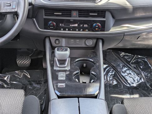 Used 2024 Nissan Rogue SV FWD image 19