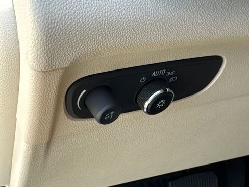 Used 2021 Buick Envision Preferred AWD/4WD image 28
