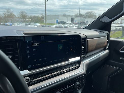 Used 2024 Chevrolet Silverado 1500 High Country w/ High Country Premium Package image 8