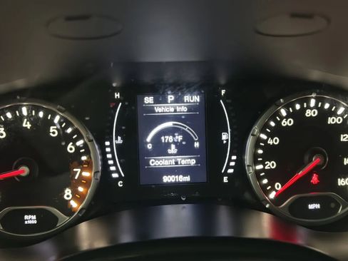 Used 2018 Jeep Renegade Latitude w/ Popular Equipment Group FWD image 10