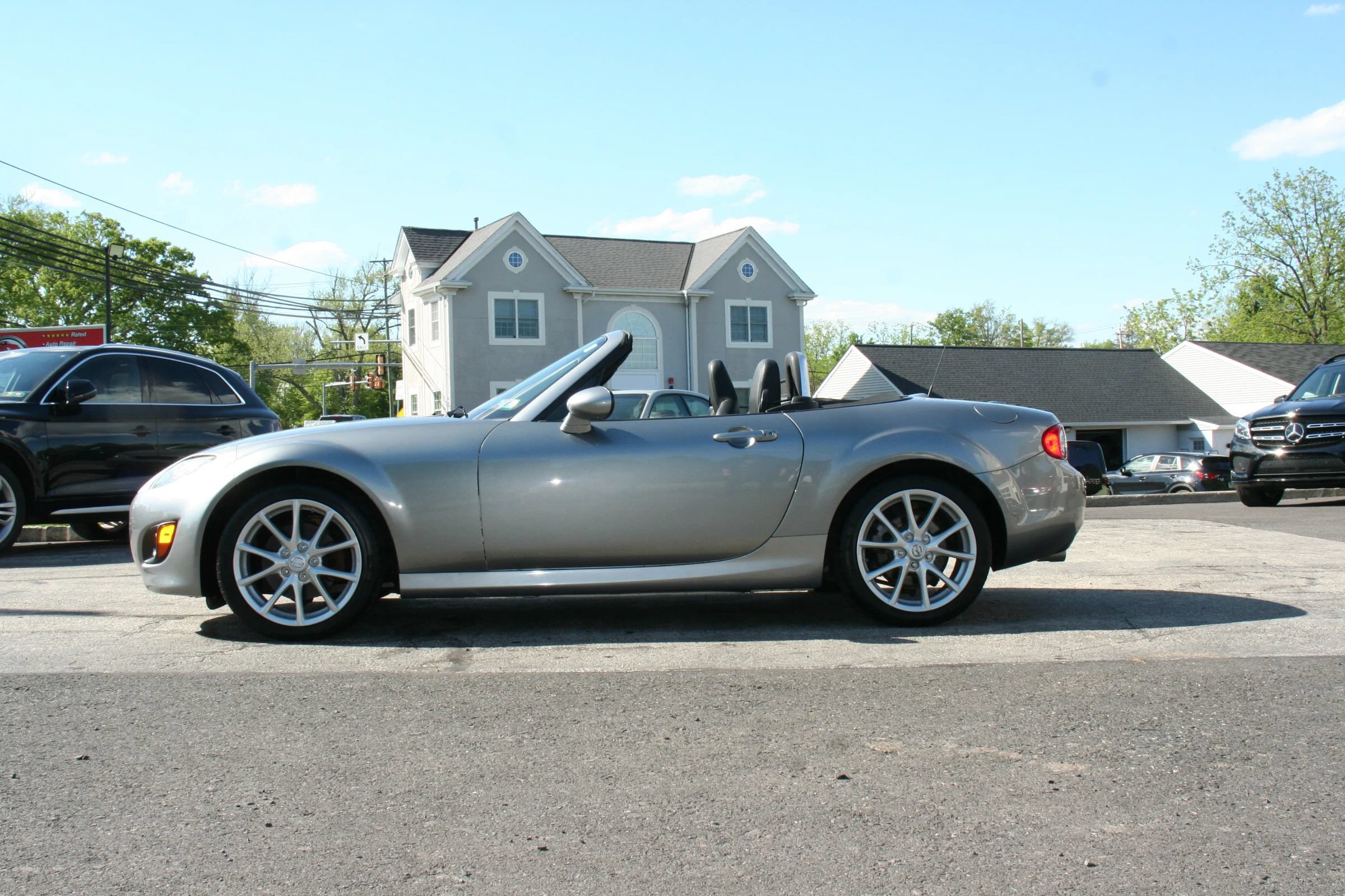 Used 2012 MAZDA MX-5 Miata Grand Touring w/ Premium Pkg RWD image 3