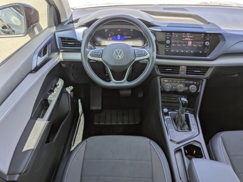 Used 2024 Volkswagen Taos SE w/ Panoramic Sunroof Package FWD image 16