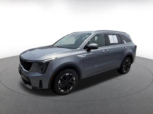Used 2024 Kia Sorento S FWD image 7