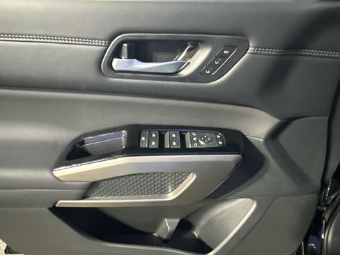 New 2025 Nissan Pathfinder Platinum image 22