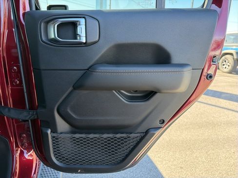 Used 2021 Jeep Wrangler Unlimited Sahara image 17