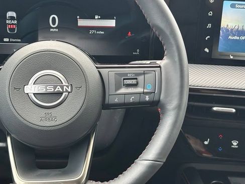 Used 2025 Nissan Kicks SR w/ SR Premium Package AWD/4WD image 24