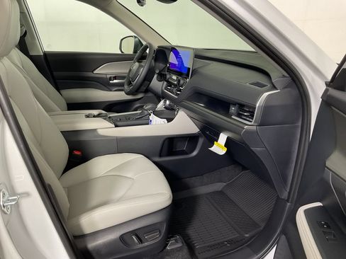 New 2026 Toyota Grand Highlander AWD image 26