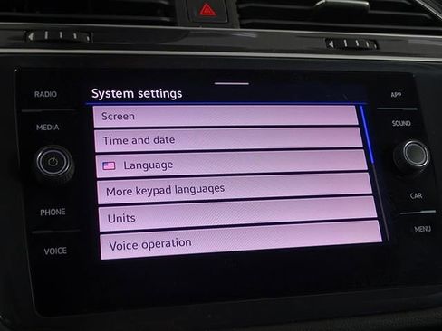 Used 2024 Volkswagen Tiguan SE image 39