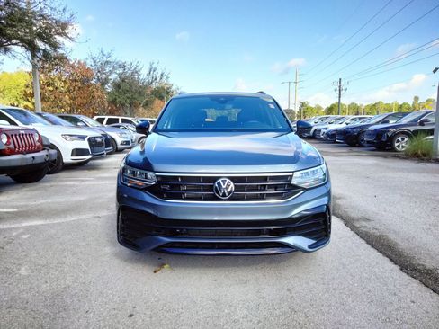 Used 2022 Volkswagen Tiguan SE R-Line image 2