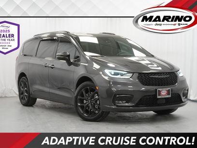 Used 2023 Chrysler Pacifica Touring-L w/ S Appearance Package