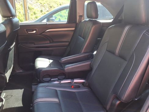 Used 2018 Toyota Highlander SE w/ Protection Package #3 AWD/4WD image 11