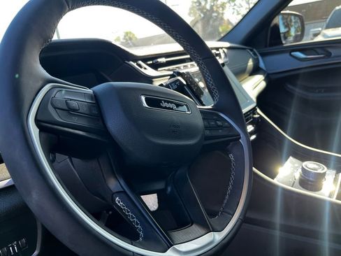 Used 2025 Jeep Grand Cherokee Laredo w/ Luxury Tech Group I image 10