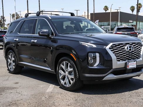 Used 2022 Hyundai Palisade SEL w/ Premium Package FWD image 3