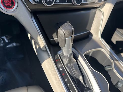 Used 2018 Honda Accord LX image 15