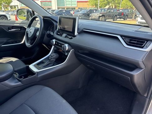 Used 2025 Toyota RAV4 XLE FWD image 20