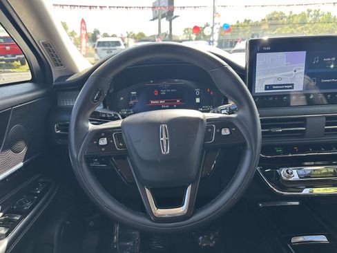 Used 2023 Lincoln Corsair AWD image 11