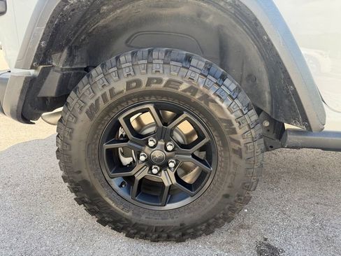 Used 2024 Jeep Wrangler Unlimited Sport AWD/4WD image 12