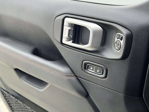 Used 2019 Jeep Wrangler Rubicon w/ Uconnect 4C Nav & Sound Group image 32