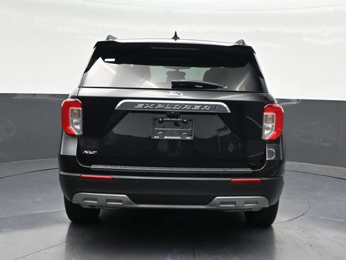 Used 2024 Ford Explorer XLT w/ Equipment Group 202A RWD image 4