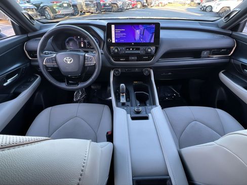 Used 2024 Toyota Grand Highlander MAX Platinum image 21