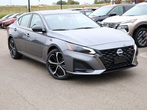 New 2025 Nissan Altima 2.5 SR image 2