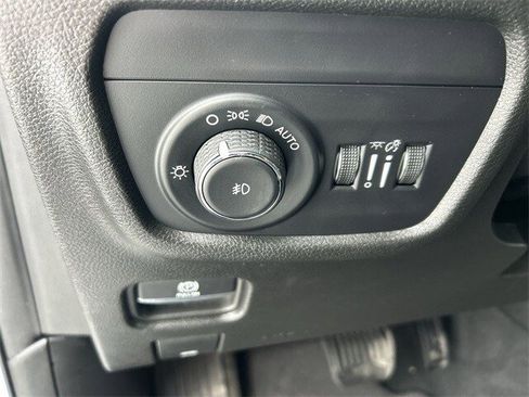 Certified 2023 Jeep Grand Cherokee Limited image 17