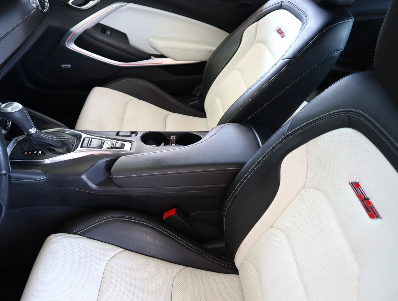 Used 2018 Chevrolet Camaro SS RWD image 48
