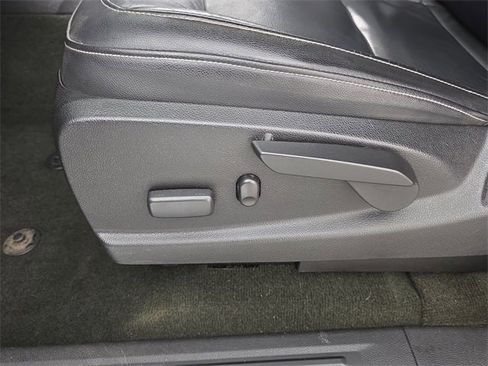 Used 2015 GMC Canyon SLT w/ Driver Alert Package image 22