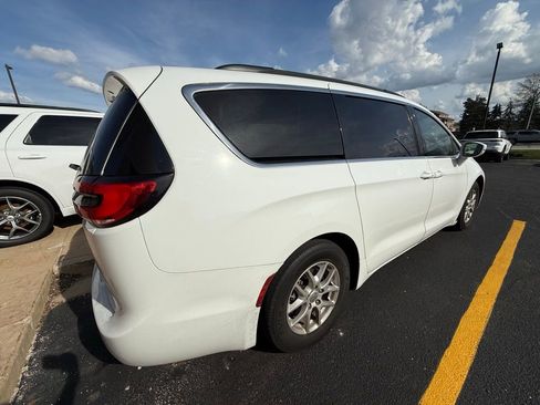 Used 2022 Chrysler Pacifica Touring-L FWD image 4