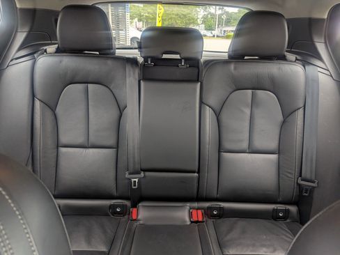 Used 2022 Volvo XC40 T5 Momentum AWD/4WD image 19