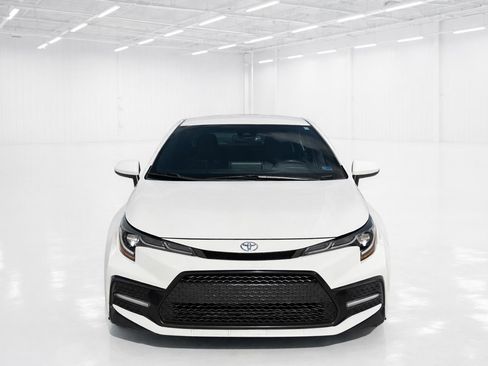 Used 2020 Toyota Corolla SE image 2