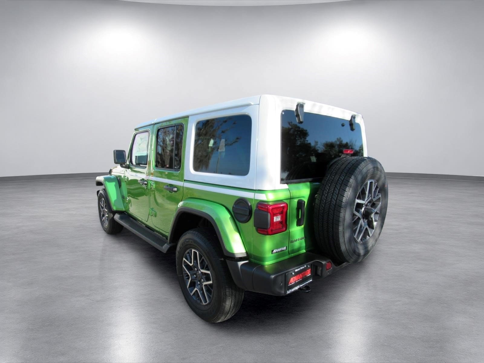 New 2026 Jeep Wrangler Unlimited Sahara w/ Whitecap Package AWD/4WD image 5