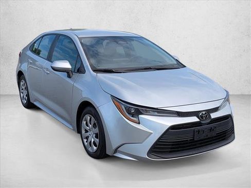 Used 2024 Toyota Corolla LE image 3